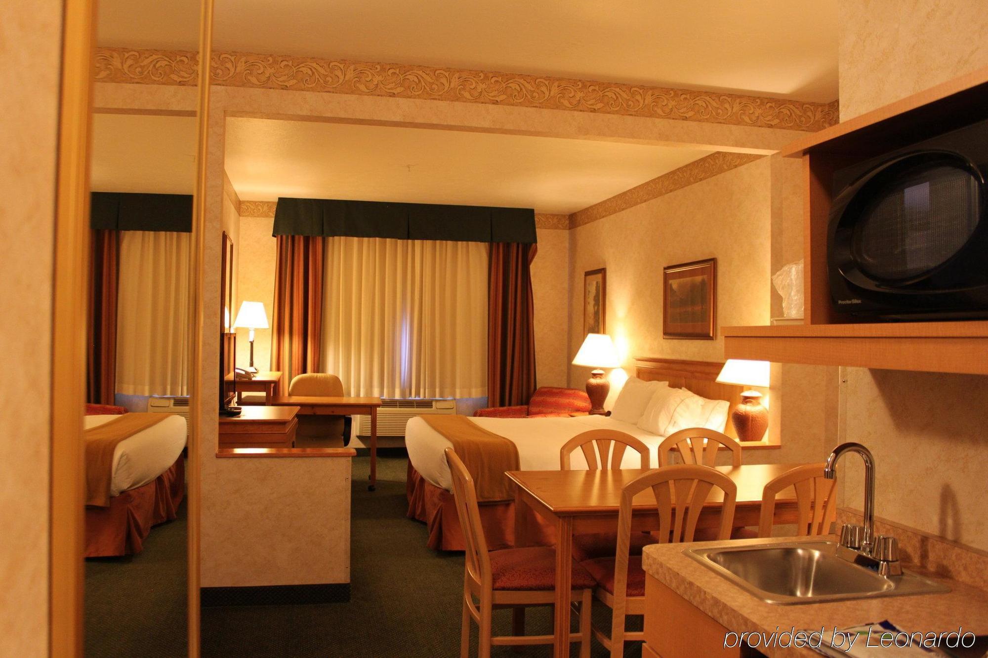 Holiday Inn Express Hotel & Suites Raton By Ihg Εξωτερικό φωτογραφία