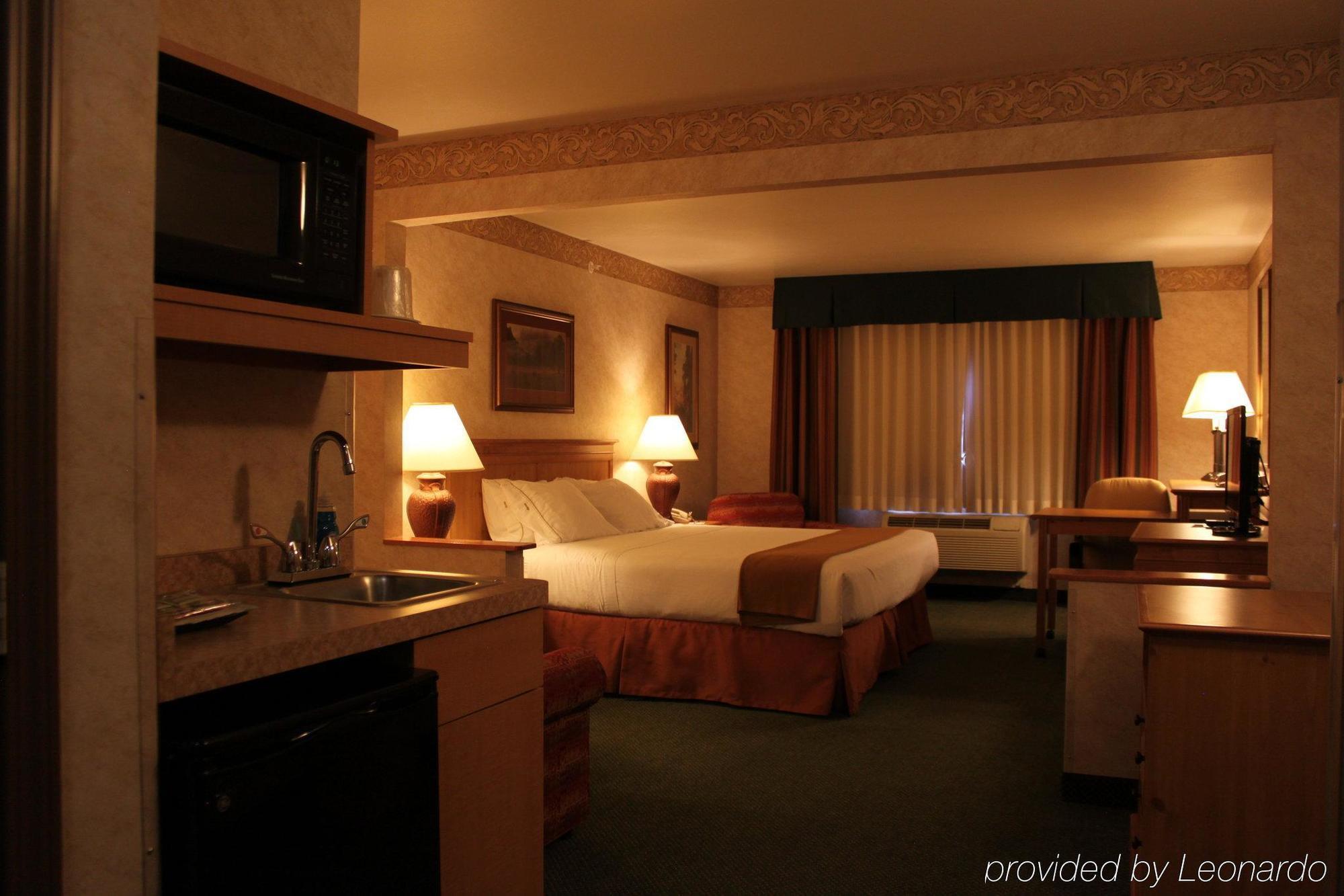 Holiday Inn Express Hotel & Suites Raton By Ihg Εξωτερικό φωτογραφία
